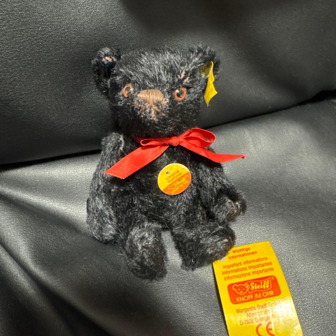 Steiff 黒いぬいぐるみ 赤いリボン付き