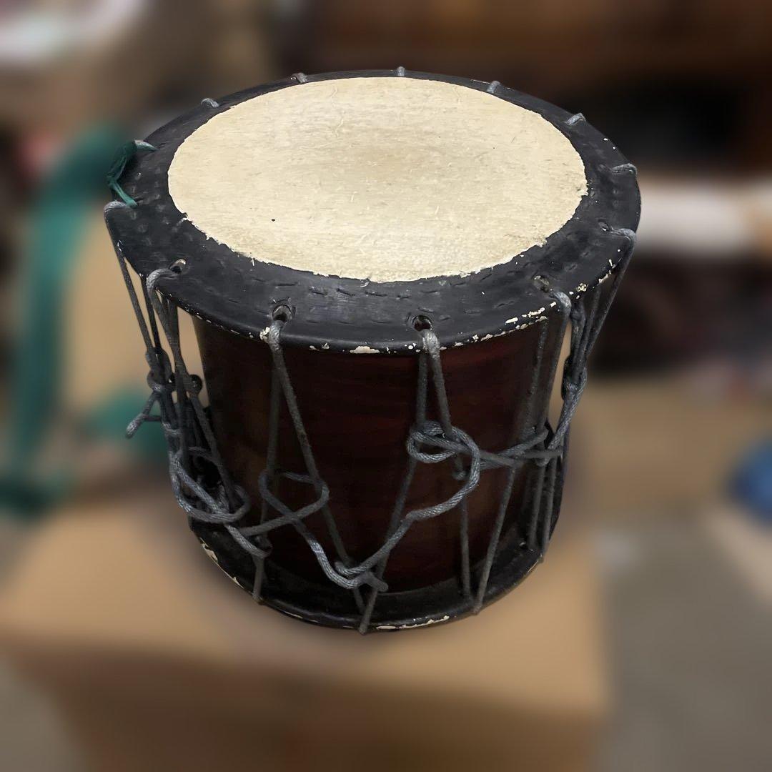 ②桶胴太鼓 本革　1.5尺 太鼓 桶太鼓 直径約47㎝ 高さ約40㎝ バチ 付き