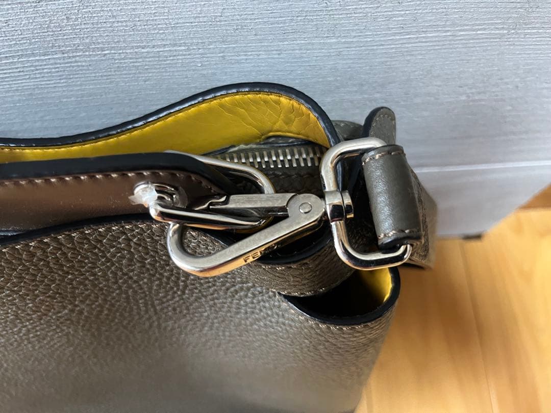 Fendi ピーカブーグレー／イエローメンズバッグ