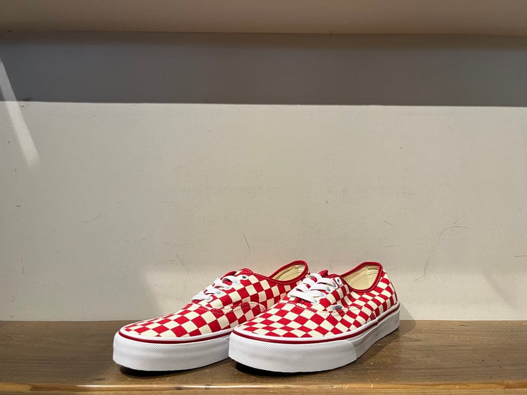 VANS AUTHENTIC checker red US正規品 赤箱 28cm VANS AUTHENTIC CLASSIC RED CHILI 🔸SALE : 699.000 🔥 _____ LIMITED