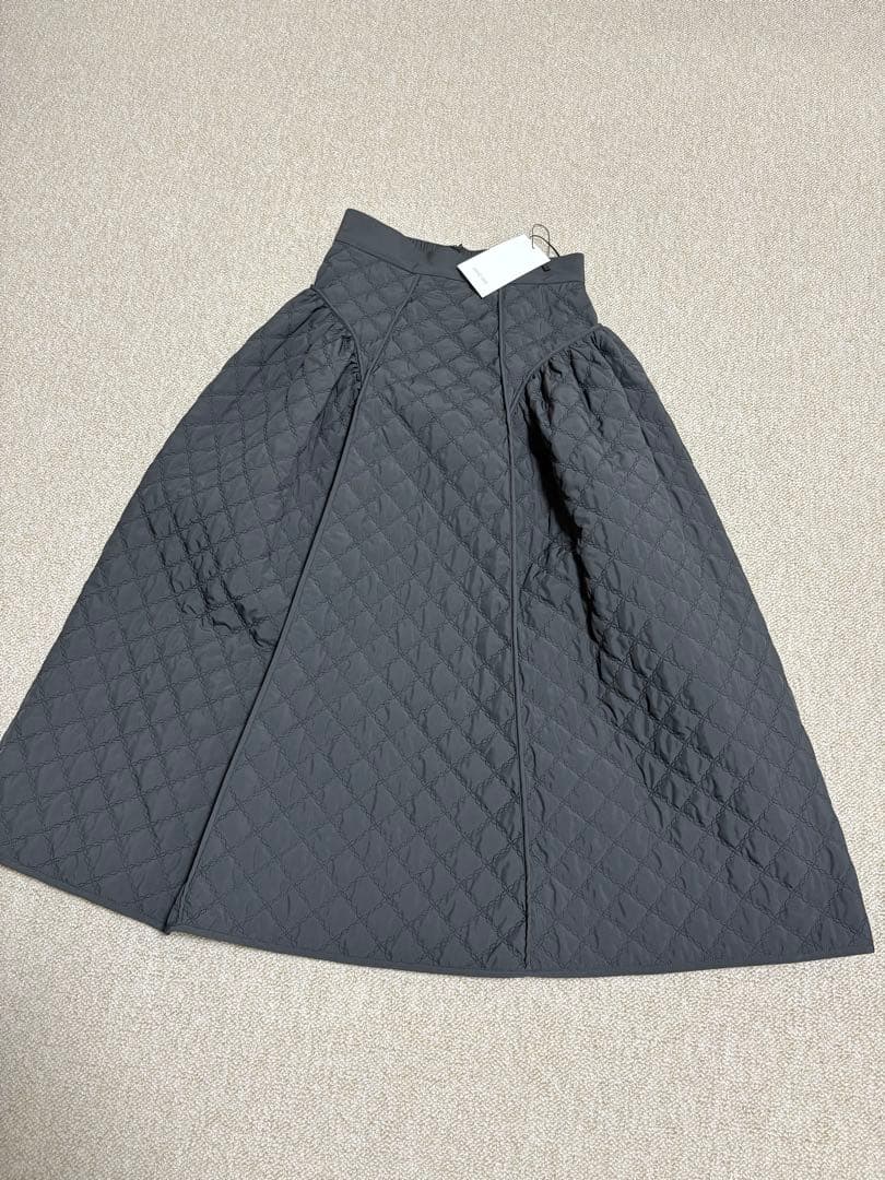 新品未使用】石井美保さんオリジナルキルティングスカート - メルカリ