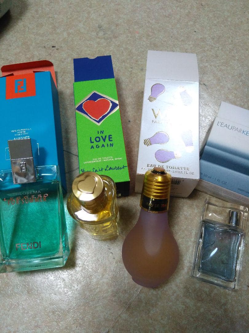 香水　フェンディ