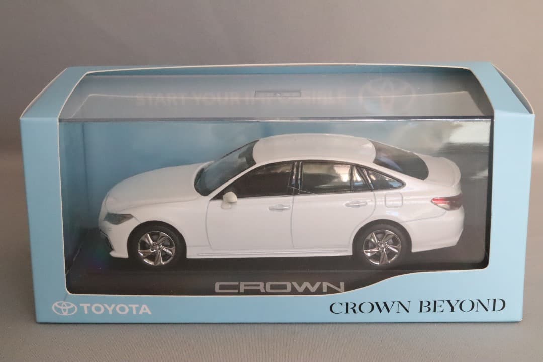 【非売品】トヨタ クラウン RS アドバンス ホワイトパール　1/30スケール 非売品】トヨタ クラウン RS アドバンス ホワイトパール 1/30スケール