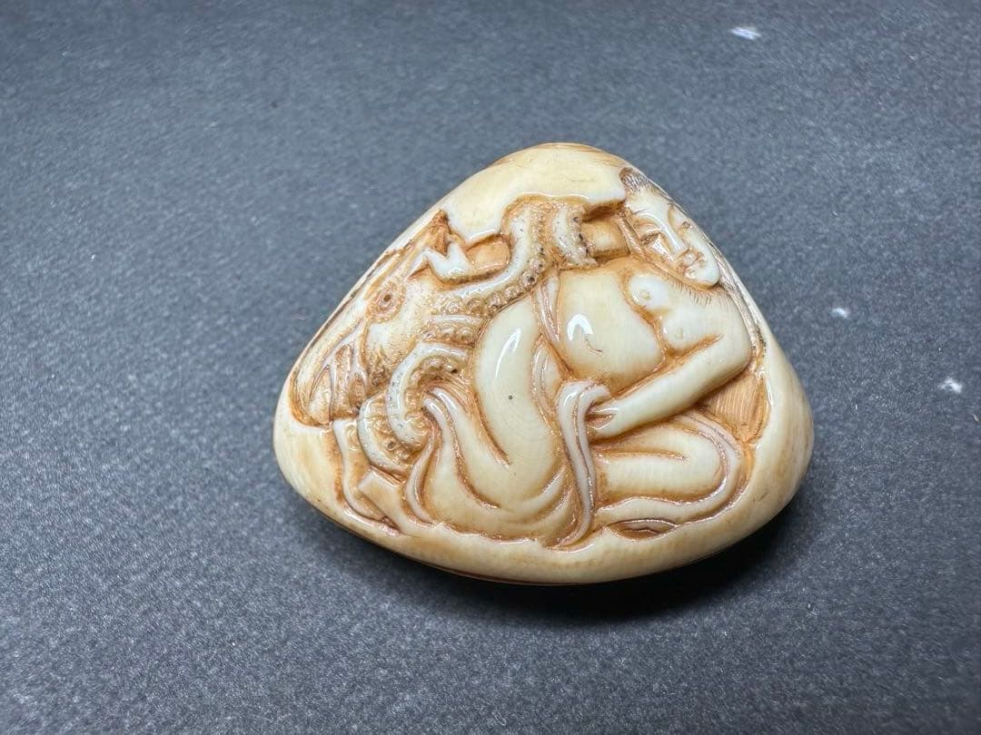 極上　浮世絵春画　根付　天然素材　アンティーク　骨董　飾り物　古美術　置物