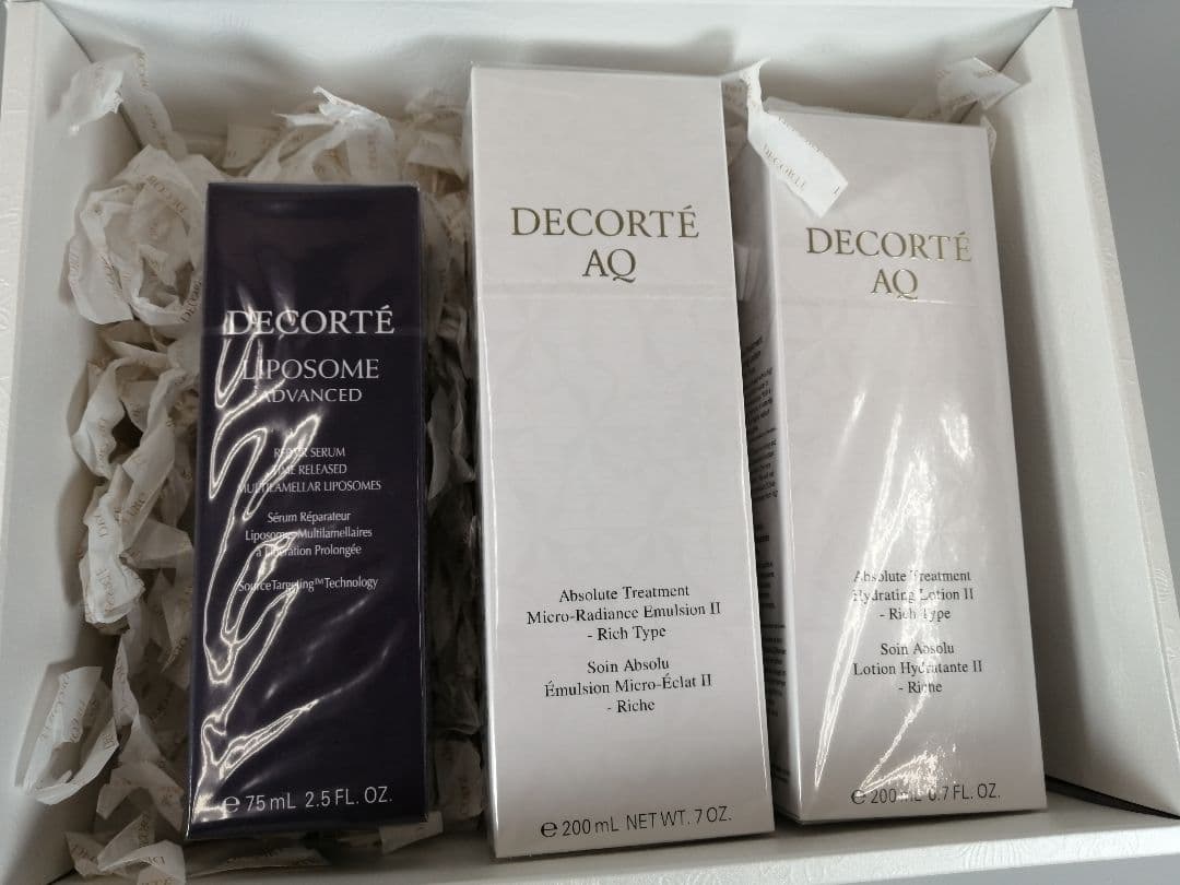 DECORTEスキンケアセット　化粧水、乳液、美容液、トライアルセット、コットン