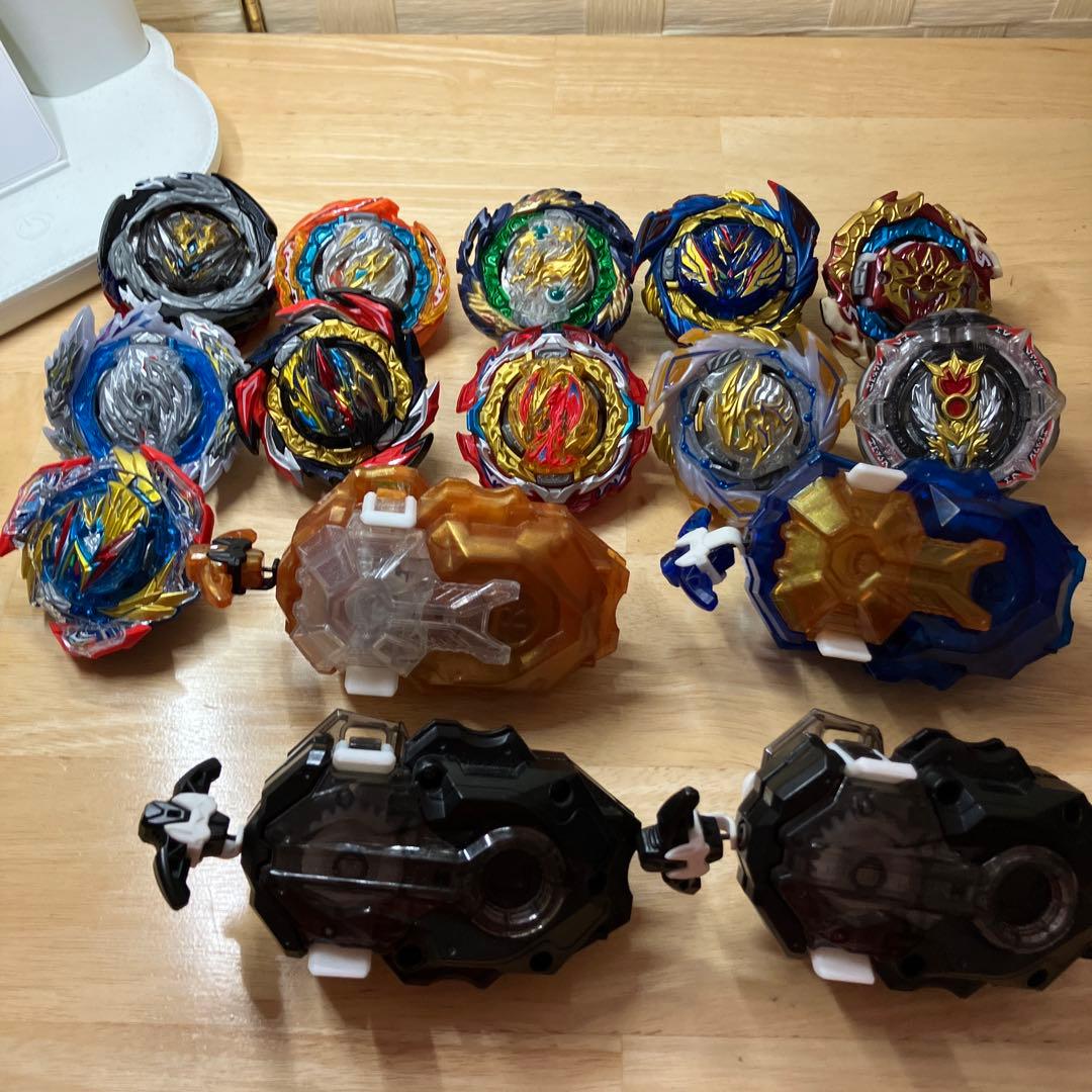 ベイブレードDBレイヤーシリーズ11個とランチャー4個のセット