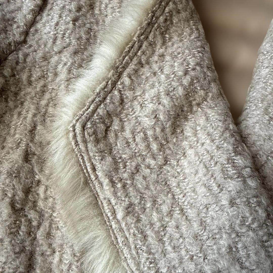 ダーマコレクシン 背中ダウンジャケット？カーディガン ベージュカラー