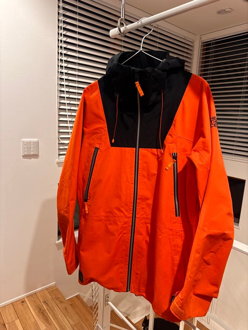 THE NORTH FACE オレンジ/ブラックジャケット M