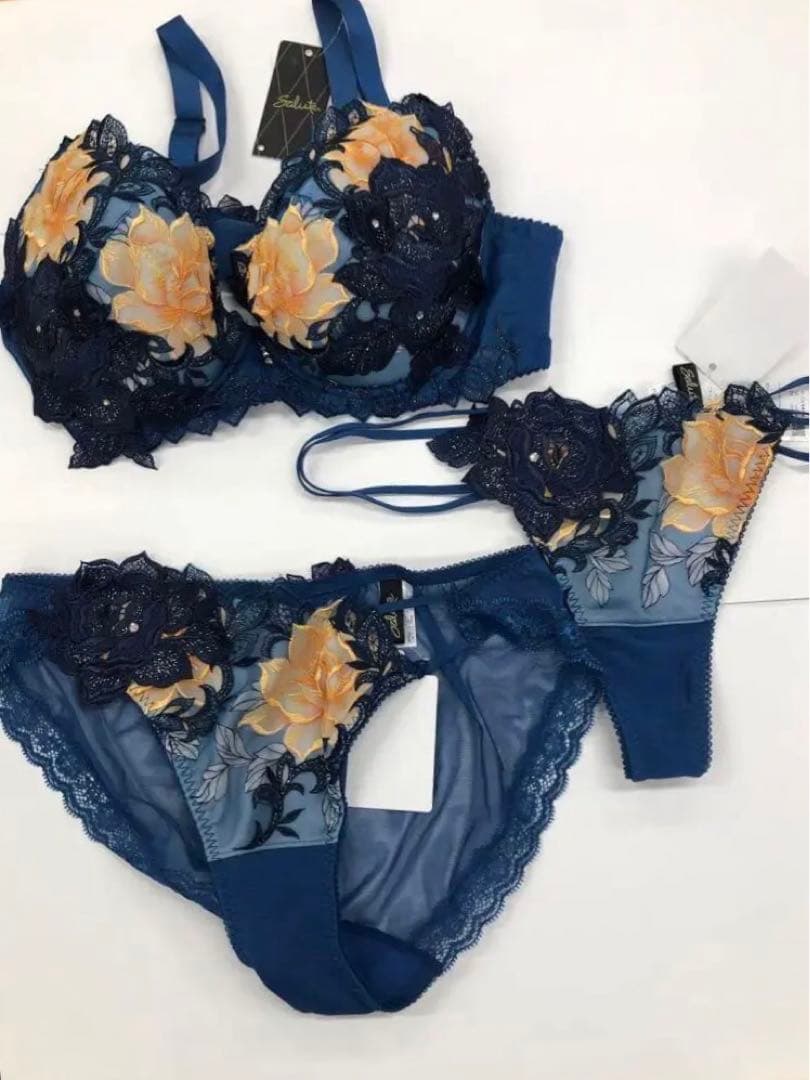 サルート97gブラジャーE80.TショーツL.ノーマルショーツL3点セット KO