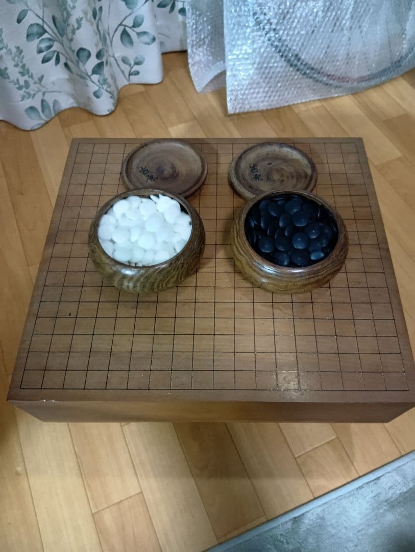 碁盤　囲碁　碁石セット 高級囲碁盤セット 新桂3寸足付一枚板碁盤と新生梅碁石（約8mm厚）とP