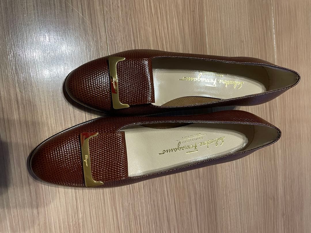 Salvatore Ferragamo ブラウンパンプス
