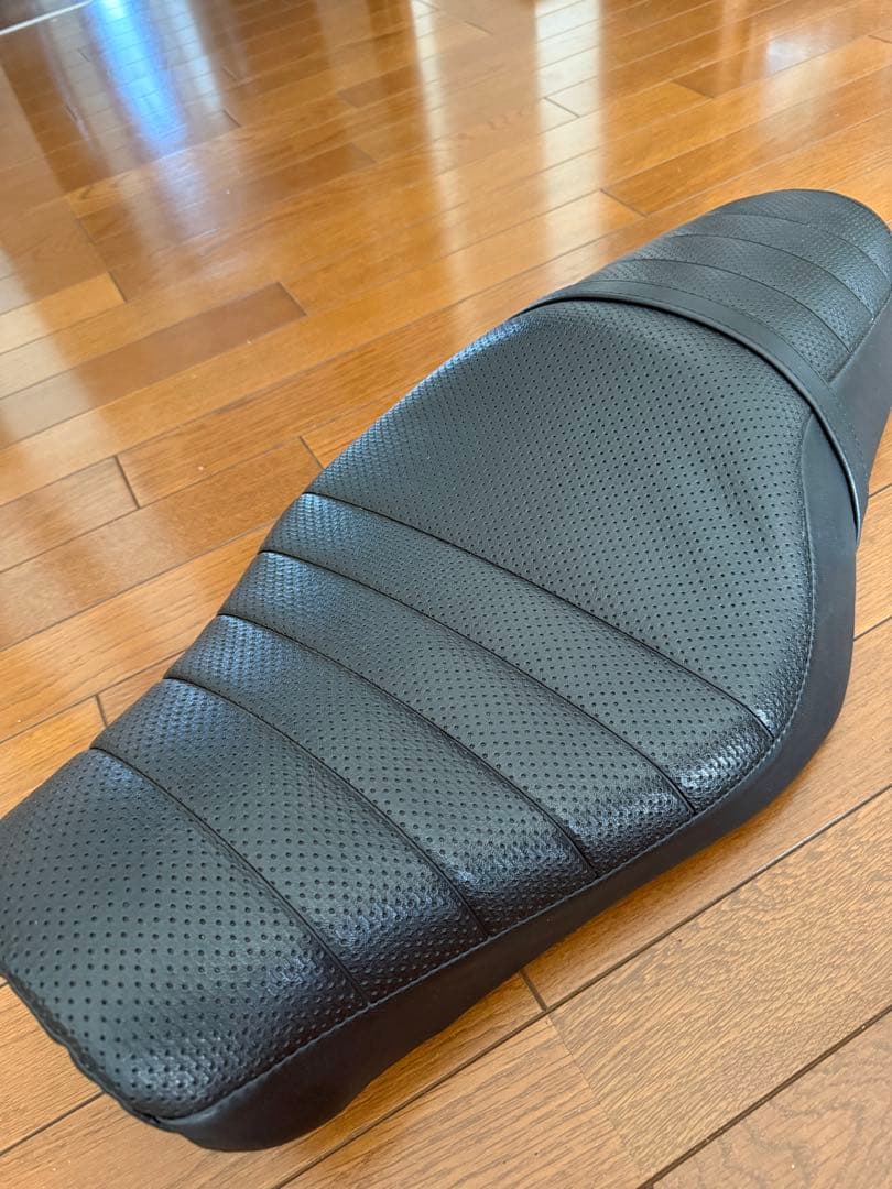 ハーレー　XL883R純正シート07年〜　スポーツスター