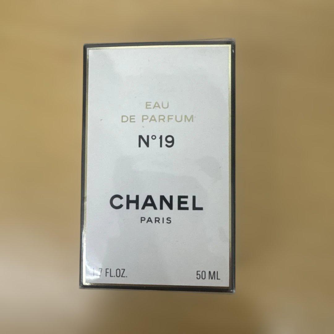 CHANEL N°19 Eau de Parfum 50ml シャネル