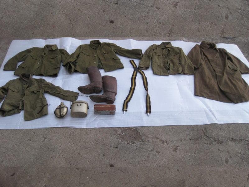 旧帝國陸軍将校　一人の方の品　夏冬服上衣　長靴　外套 　飯盒　弁当箱　他