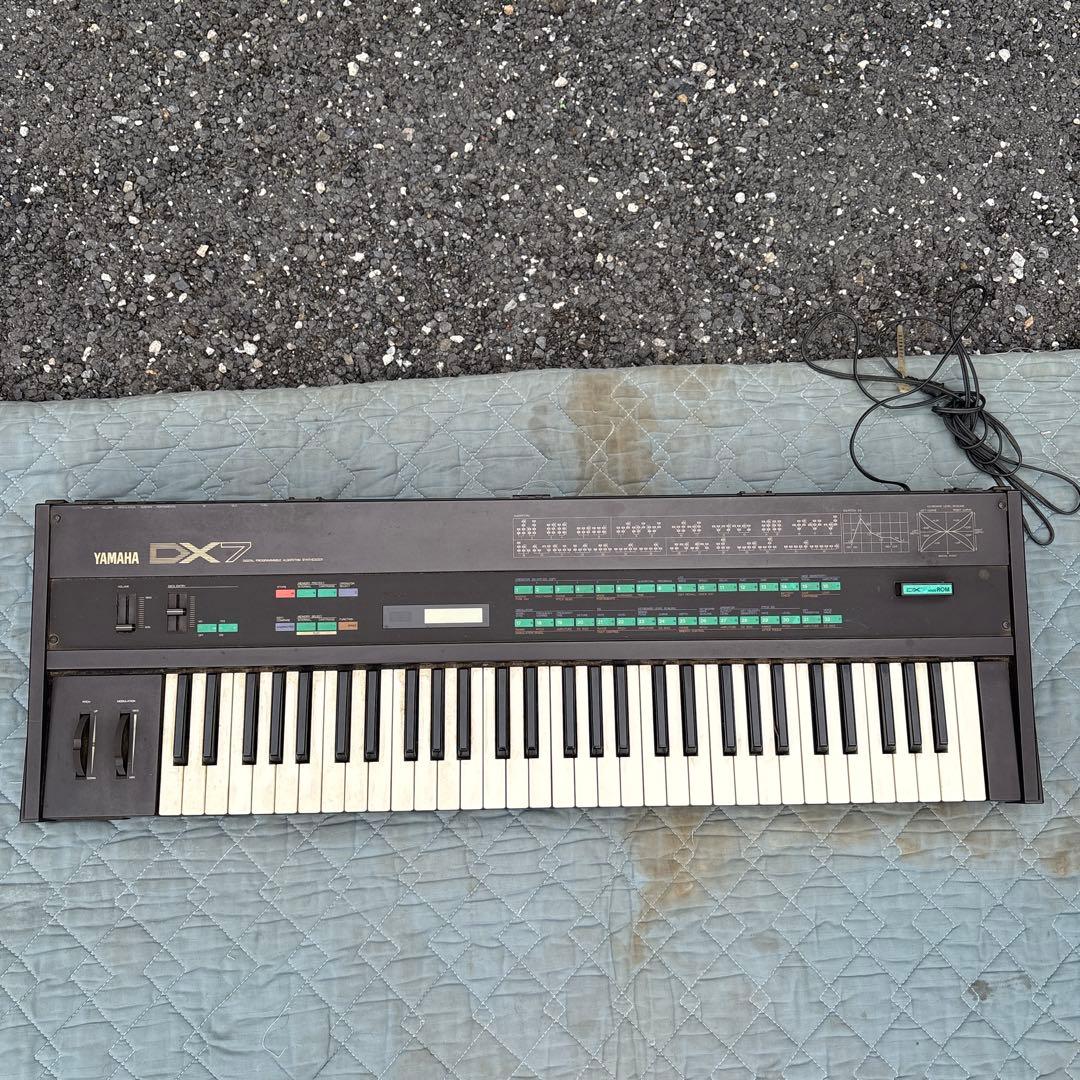 YAMAHA DX7 シンセサイザー　通電⚪︎
