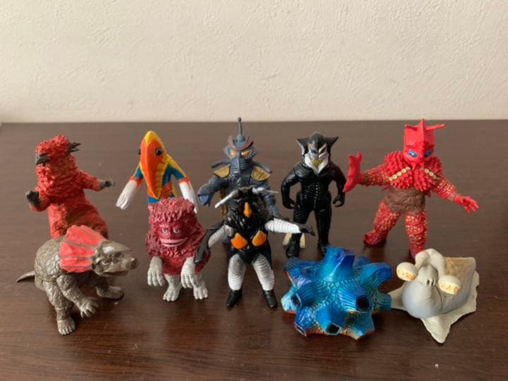 セール中！ウルトラマンシリーズ怪獣フィギュア10種 - メルカリ