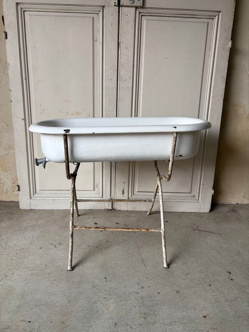 ベビーバス　ベース白　アンティーク