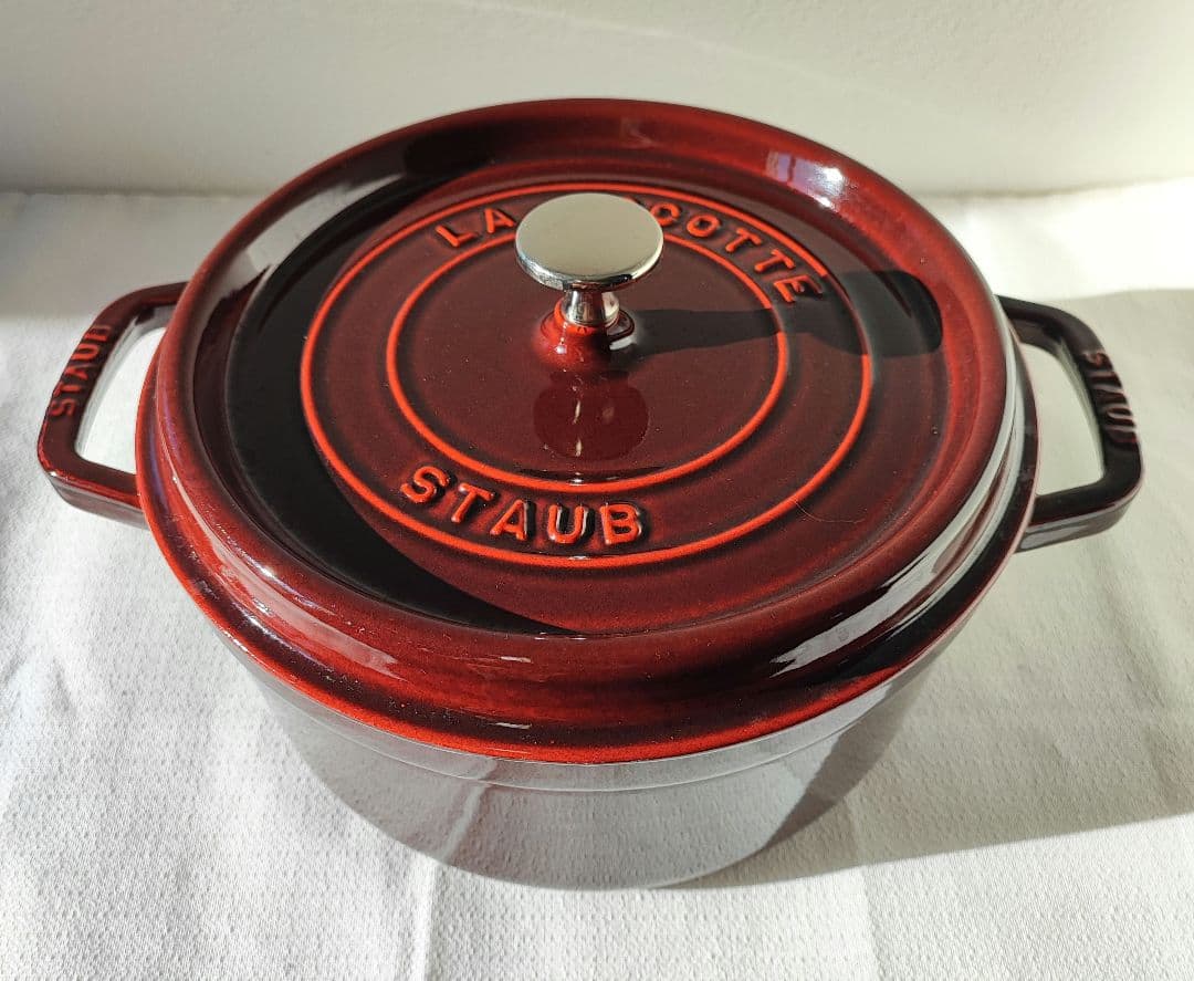 staub　ピコココット ラウンド 24 グレナディンレッド