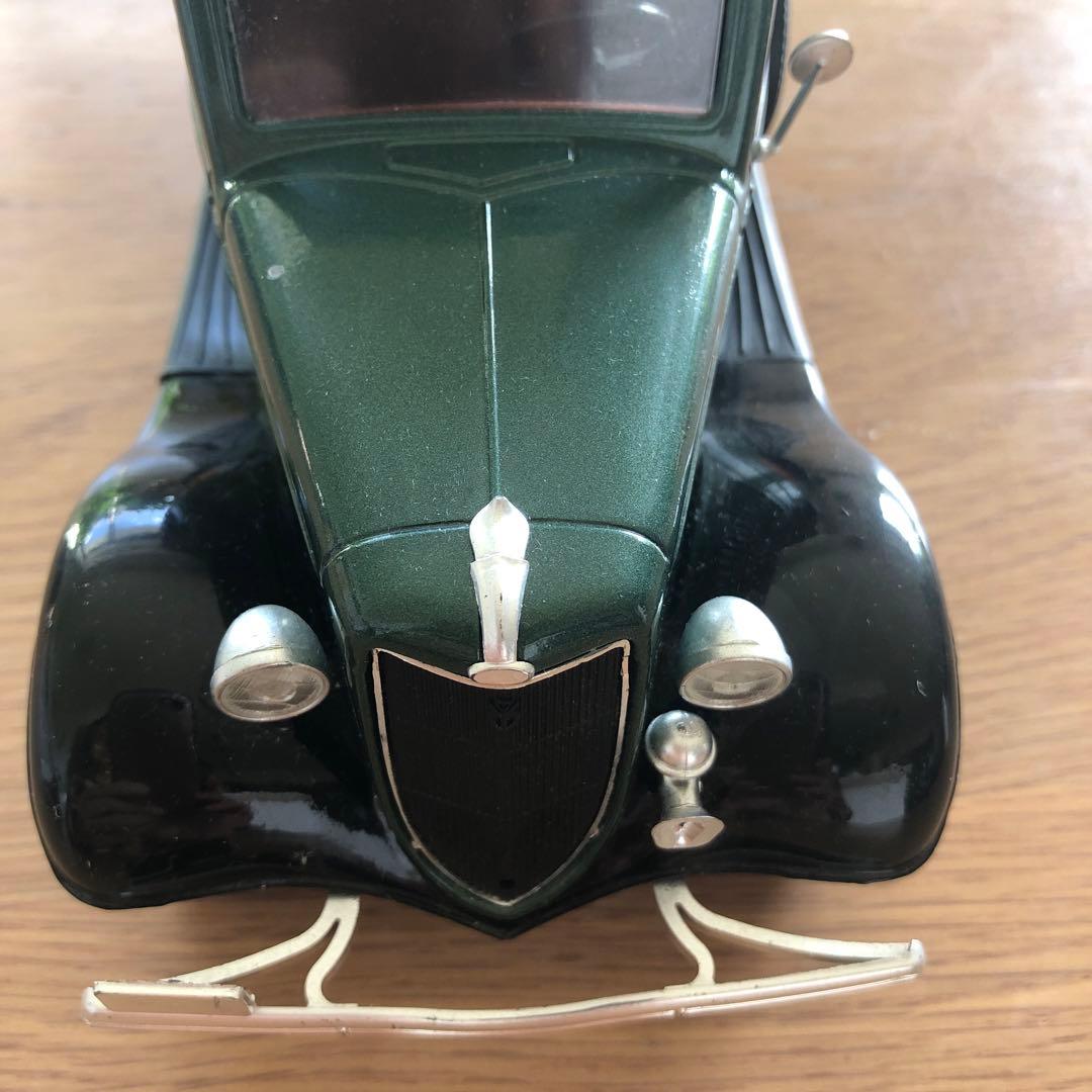 Coca-ColaダイキャストメタルのモデルカーFord V8フランス製週末限定