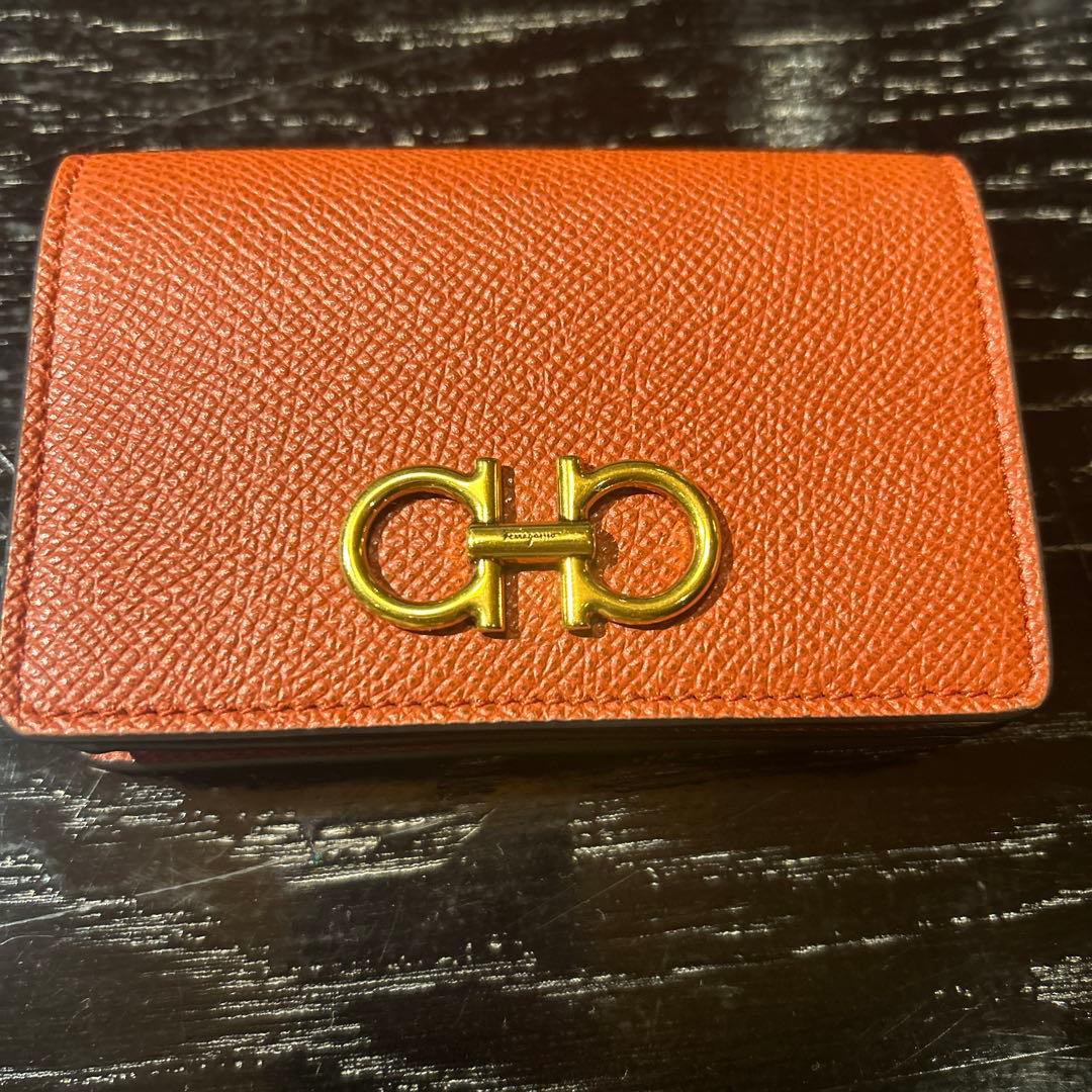 うぱ！早い者勝ち！名刺入れ フェラガモ