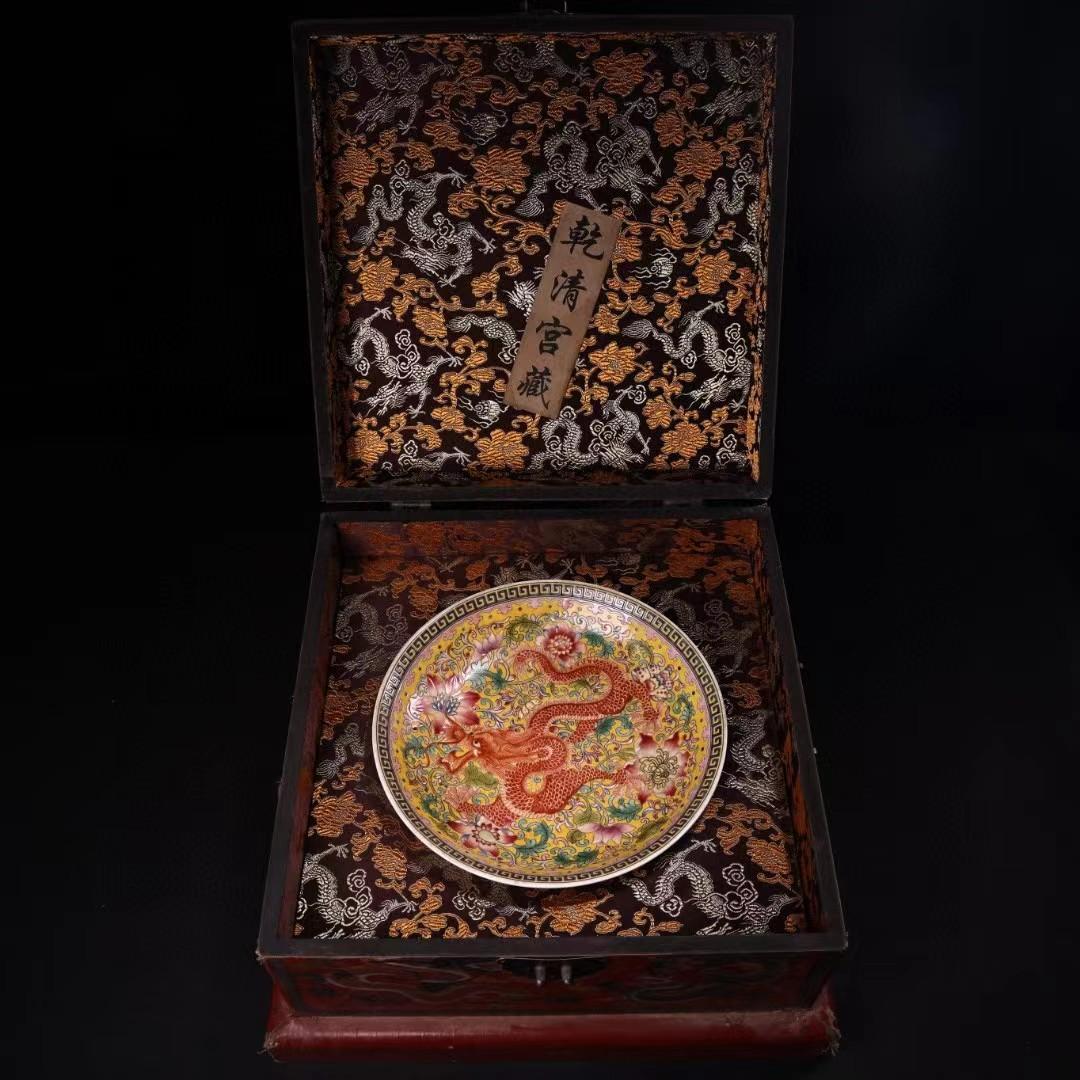 中国古美術・旧蔵粉彩陶磁器中皿・瑞獣龍絵皿・置物・純手描き・漆箱付・文房具・禮品
