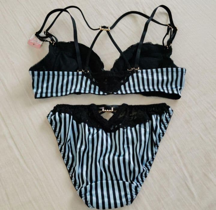 エメフィールaimerfeel サテン ストライプ 廃盤ブラショーツセット