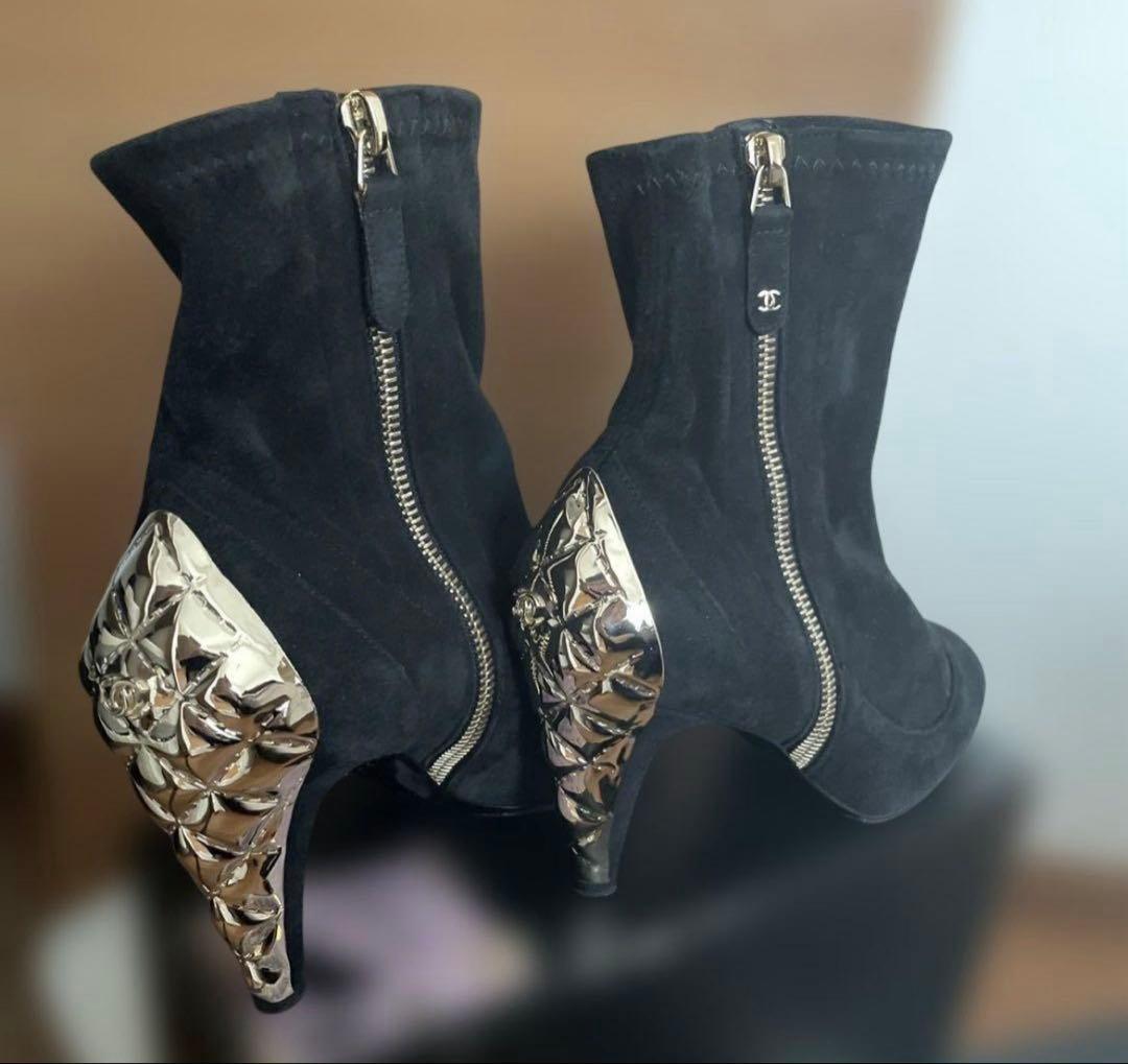 CHANEL ブラック スエード ブーティ