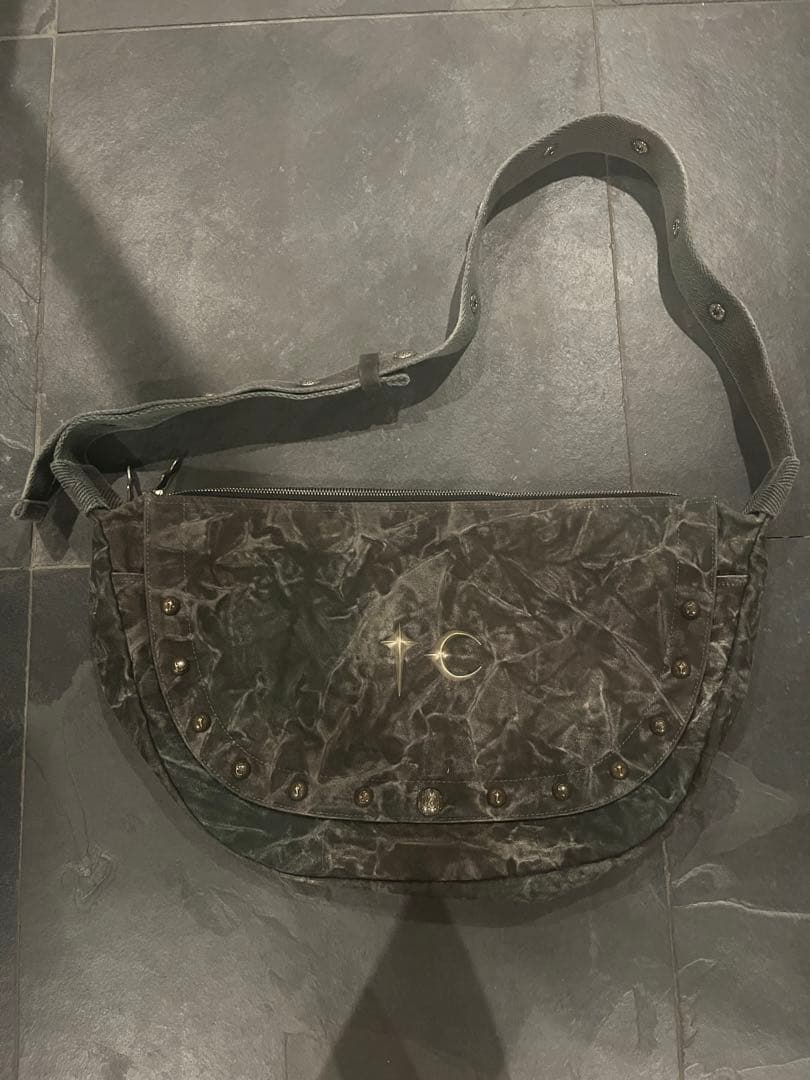 THUG CLUB サグクラブ　bio army messenger bag THUG CLUB（サグクラブ） ショルダーバッグ SCARRED BIO ARMY