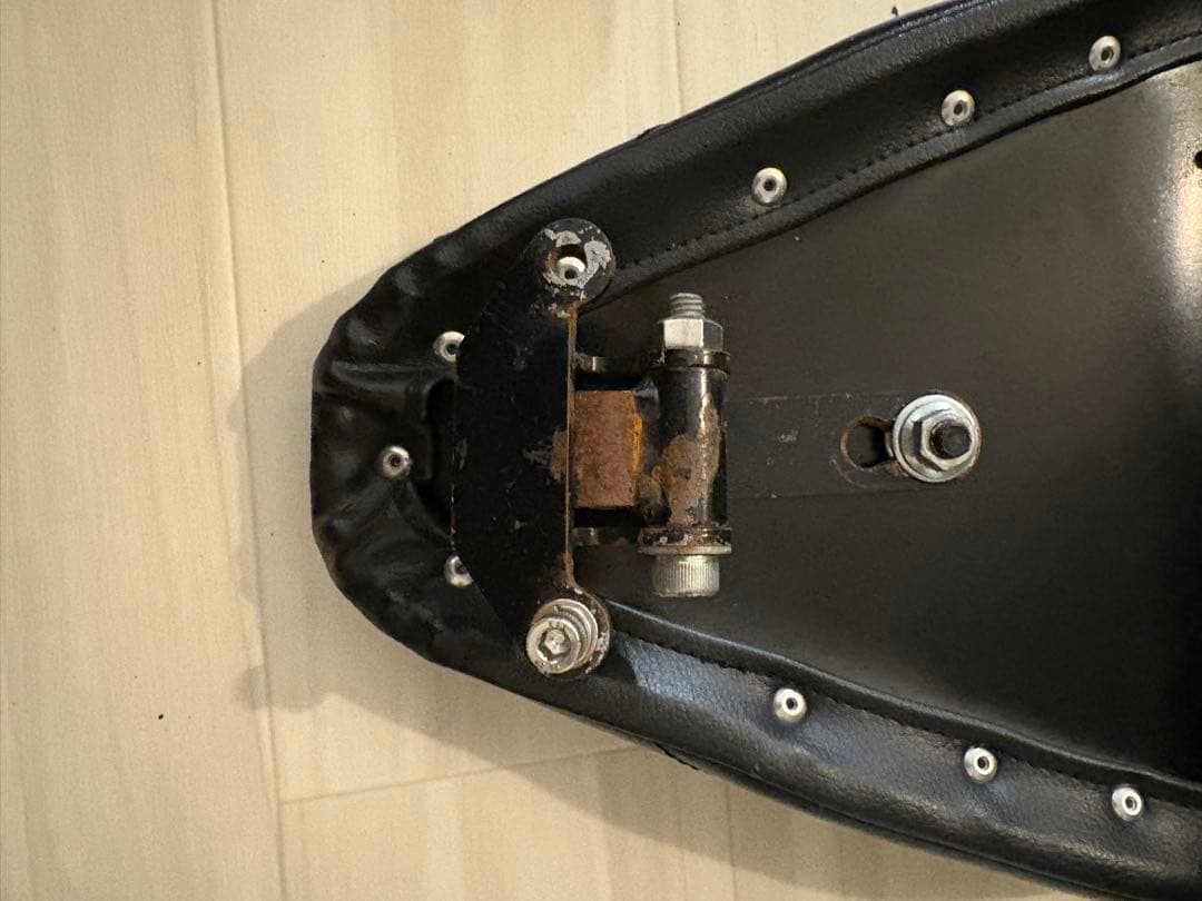 国産アメリカンフラットフェンダー用シート タックロール ピリオン