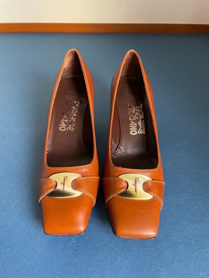 サルバトーレフェラガモ パンプス