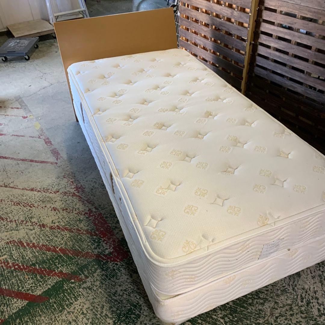 J140R SIMMONS BOX SPRING シングルサイズ ベッド