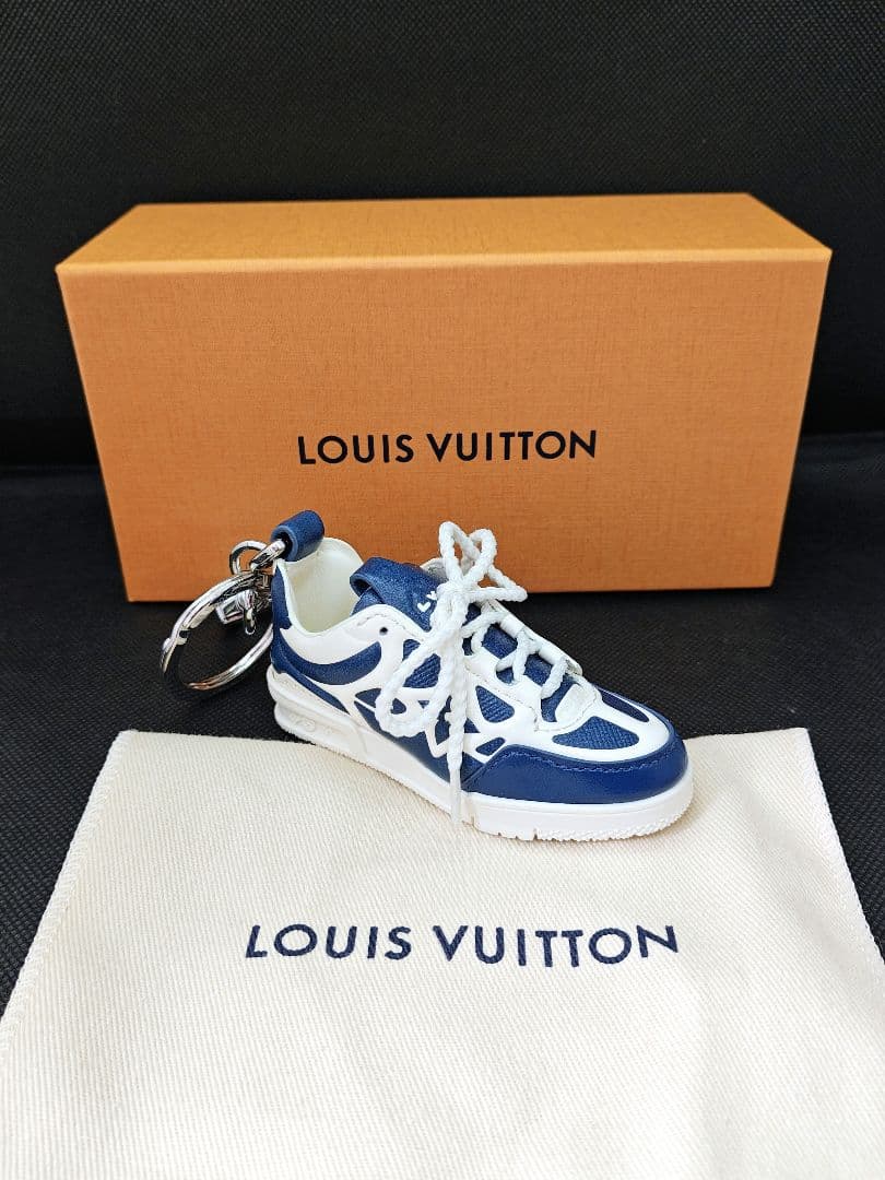 【新品未使用】LOUIS VUITTON スニーカー型キーホルダー ルイヴィトン