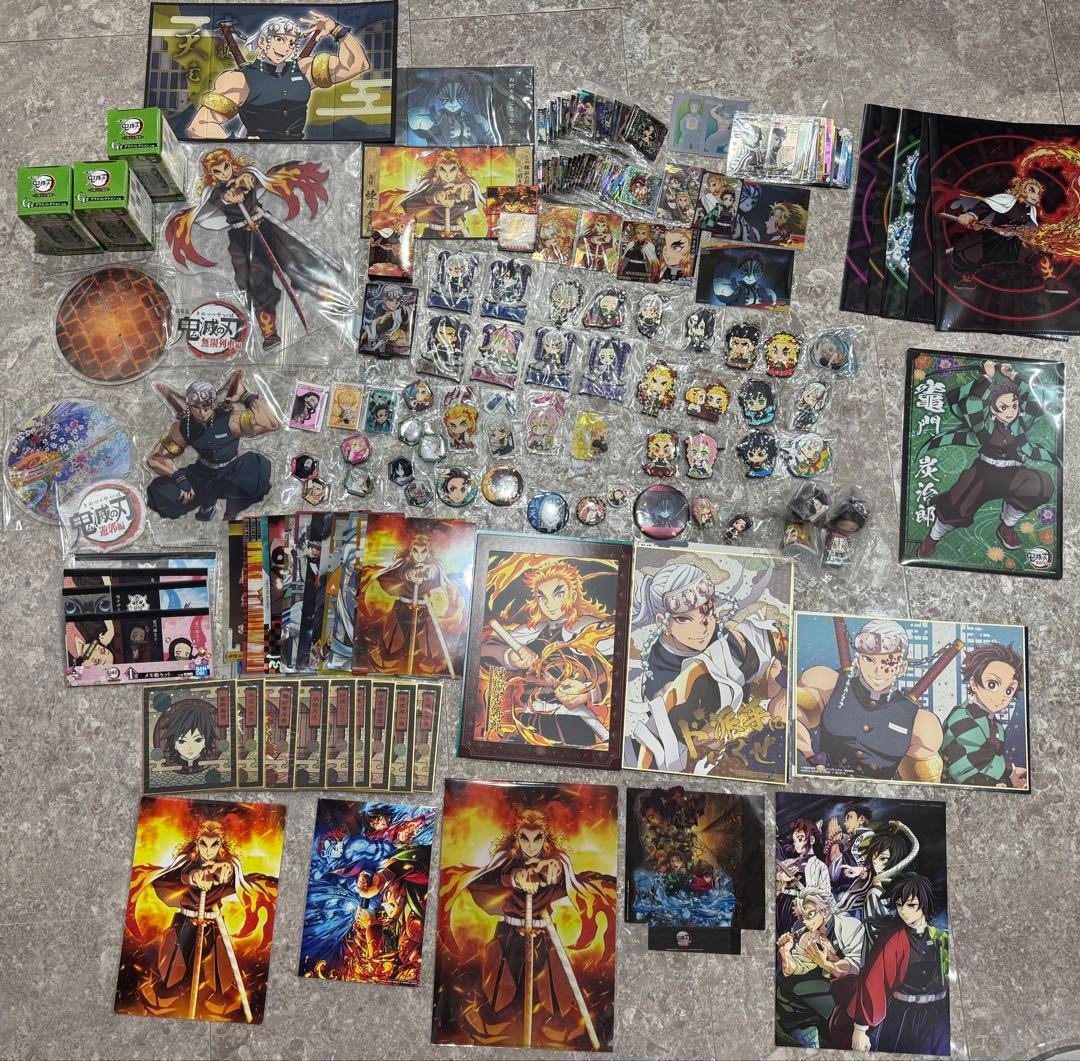 鬼滅の刃　まとめ　おひるねこ　色紙　ラバスト　シール　缶バッジ　アクスタ　引退