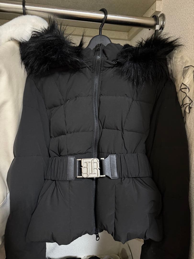 GYDA ブラック ベルト付きダウンジャケット