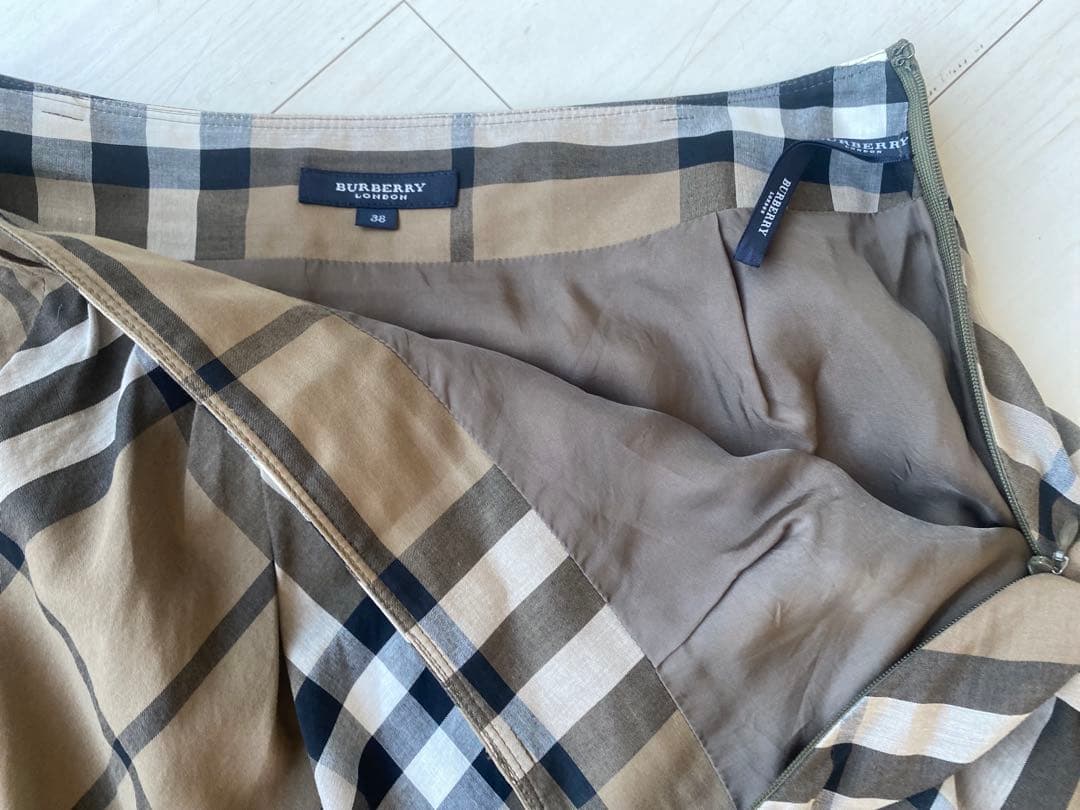 極美品】バーバリー38 ノバチェックフレアスカート - メルカリ