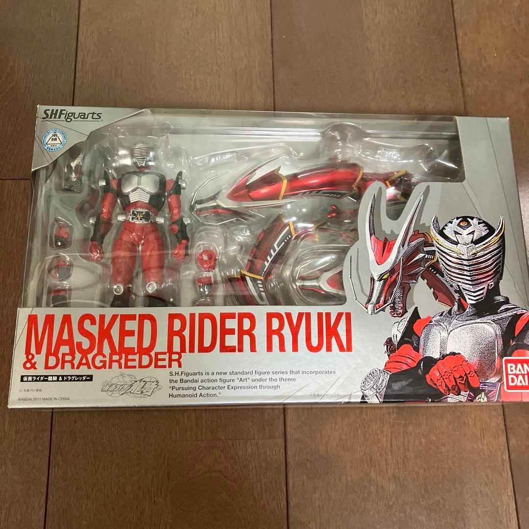 ＳＨフィギュアーツ　仮面ライダー龍騎&ドラグレッダー
