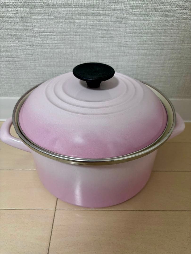新品未使用品】LE CREUSET ピンク 両手鍋20cm - メルカリ