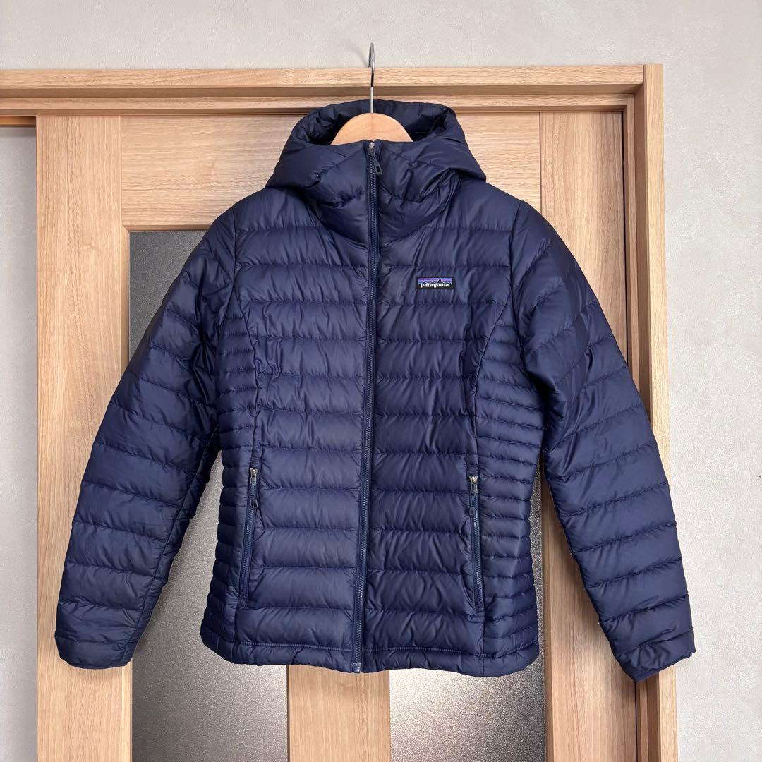 パタゴニア Patagonia ダウンセーターフーディ レディースSサイズ　紺