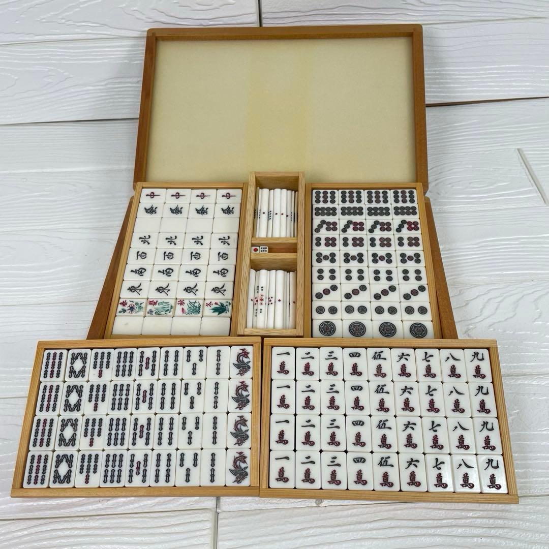 【希少品】　麻雀牌　背面竹　木製ケース　昭和レトロ 高級 麻雀牌 背竹 竹牌 骨牌 天然素材 手彫り アンティーク 昭和