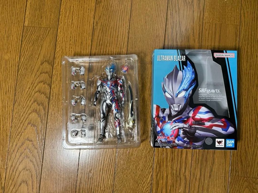 S.H.Figuartsウルトラマンブレーザー　アースガロン　セット
