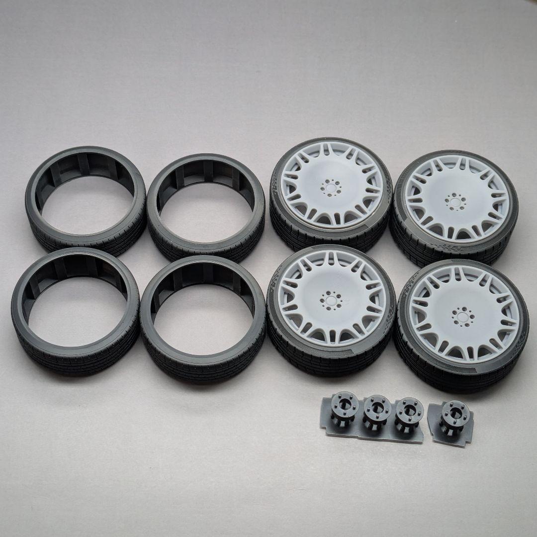 自動車 LC LCD 1/18 トヨタ ランドクルーザー LC300 ZX ホワイト