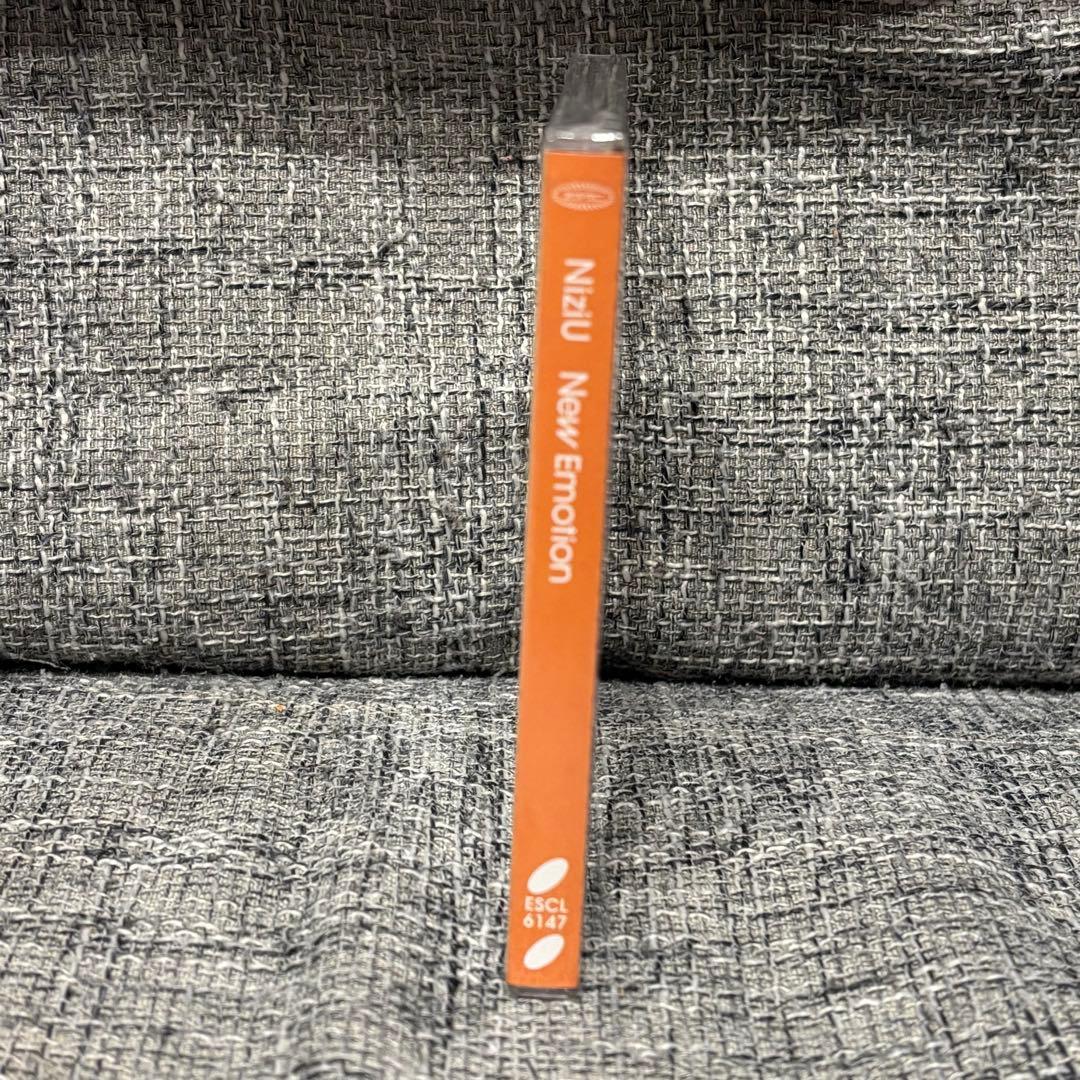 NiziU New Emotion 通常盤 新品未開封 2枚 - メルカリ