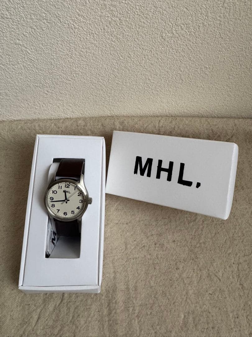 MHL, ラウンド文字盤 レザー腕時計