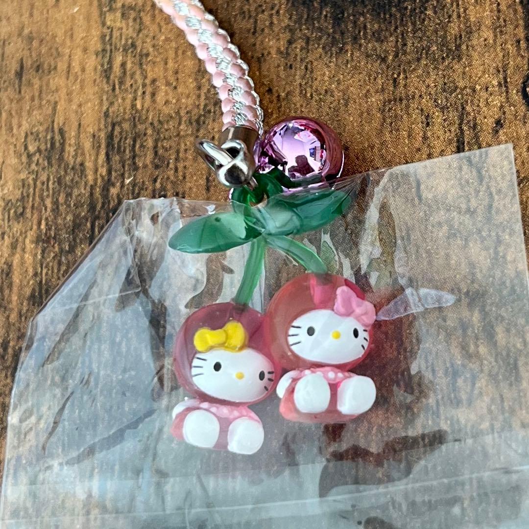 ご当地キティ/根付け】さくらんぼ/山形限定 - メルカリ