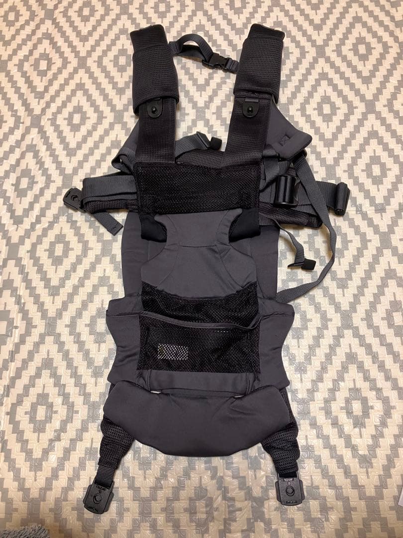 値下げ中‼️3/8まで】Aprica ラクリス 抱っこ紐 ダークグレー - メルカリ