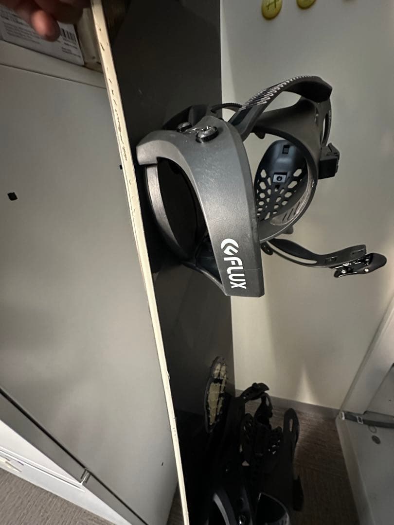 Flux EM ブラック スノーボードビンディング