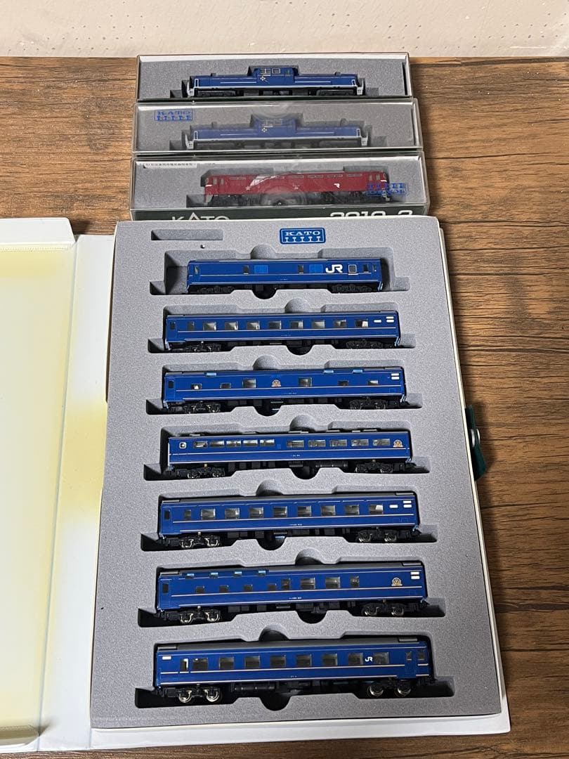 KATO 北斗星24系客車DD51型ディーゼル機関車＆EF81型電気機関車