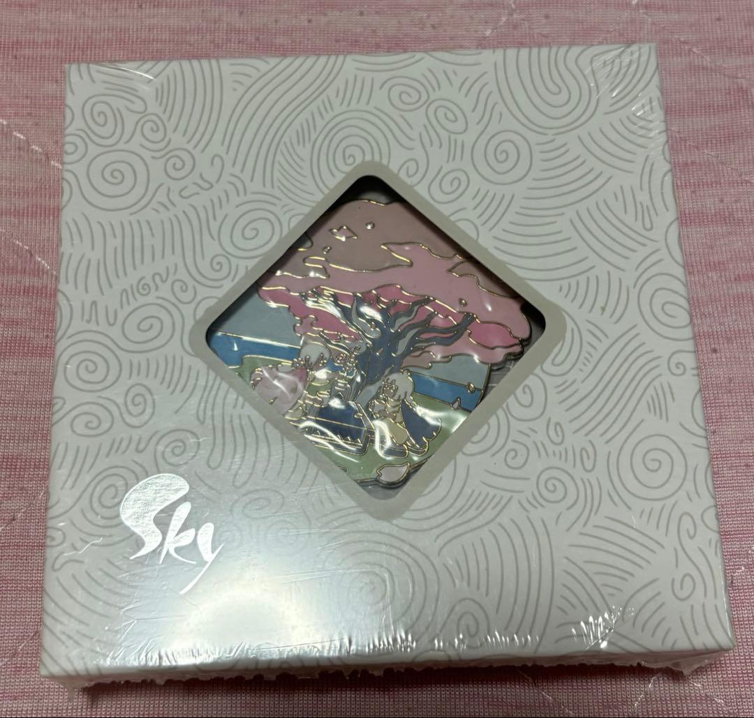 Sky星を紡ぐ子どもたち 花笑むティーセット ピンバッジ 絶版 ピンバッジ 花笑むティーセット – thatskyshop JP