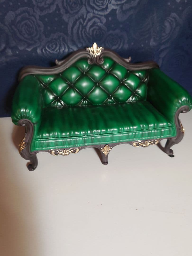 ワンピースフィギュア トラファルガー・ロー 【専用ソファー】 ガレージキット