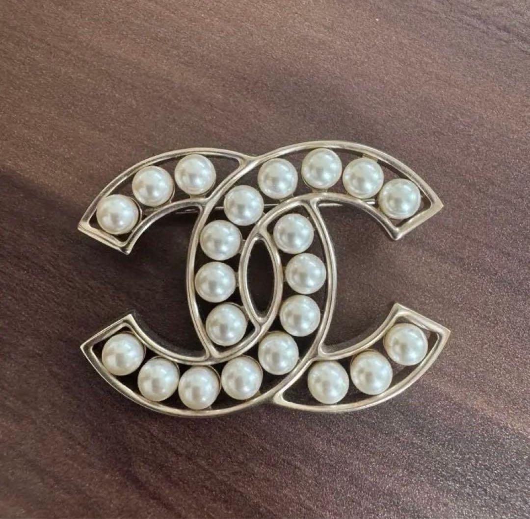 niconico 　CHANEL パール付き CCロゴ ブローチ